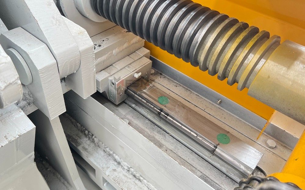linyi veneer peeling machine.jpg linyi veneer peeling machine.jpg